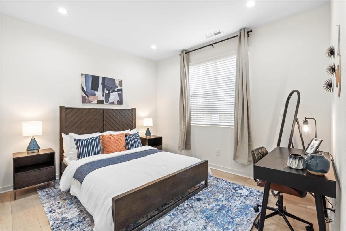 2 Unit Modern Close To Uptown