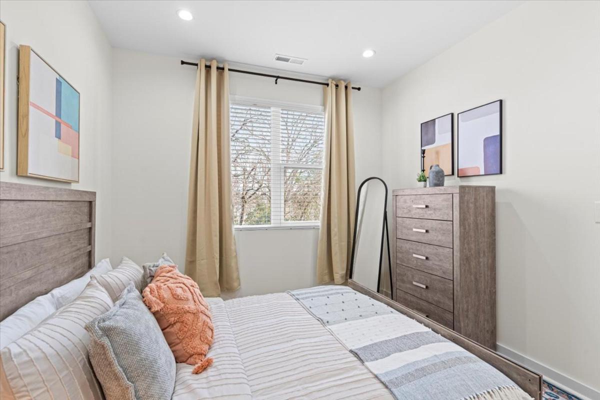 Apartment 2 Unit Modern Close To Uptown *